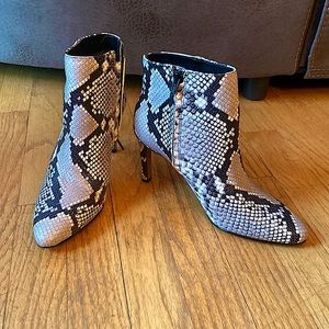 Banana republic snake skin bootie heels size 6.5